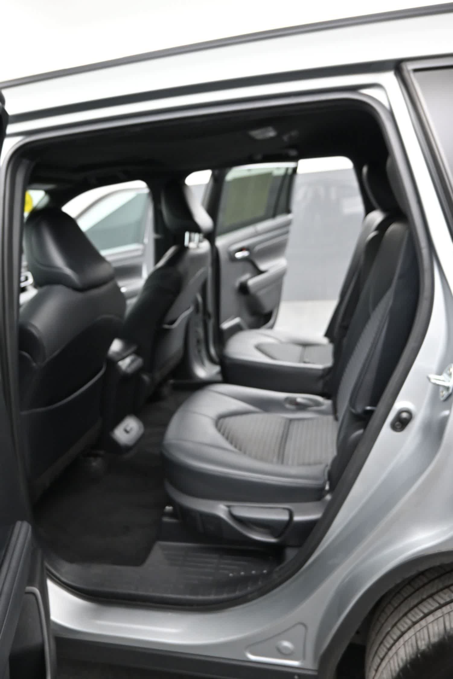 Used 2021 Toyota Highlander XSE AWD/4WD image 15