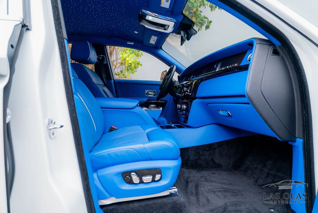 Used 2024 Rolls-Royce Phantom Sedan RWD image 55