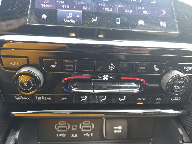 Used 2025 Jeep Grand Cherokee Laredo w/ Luxury Tech Group I image 12