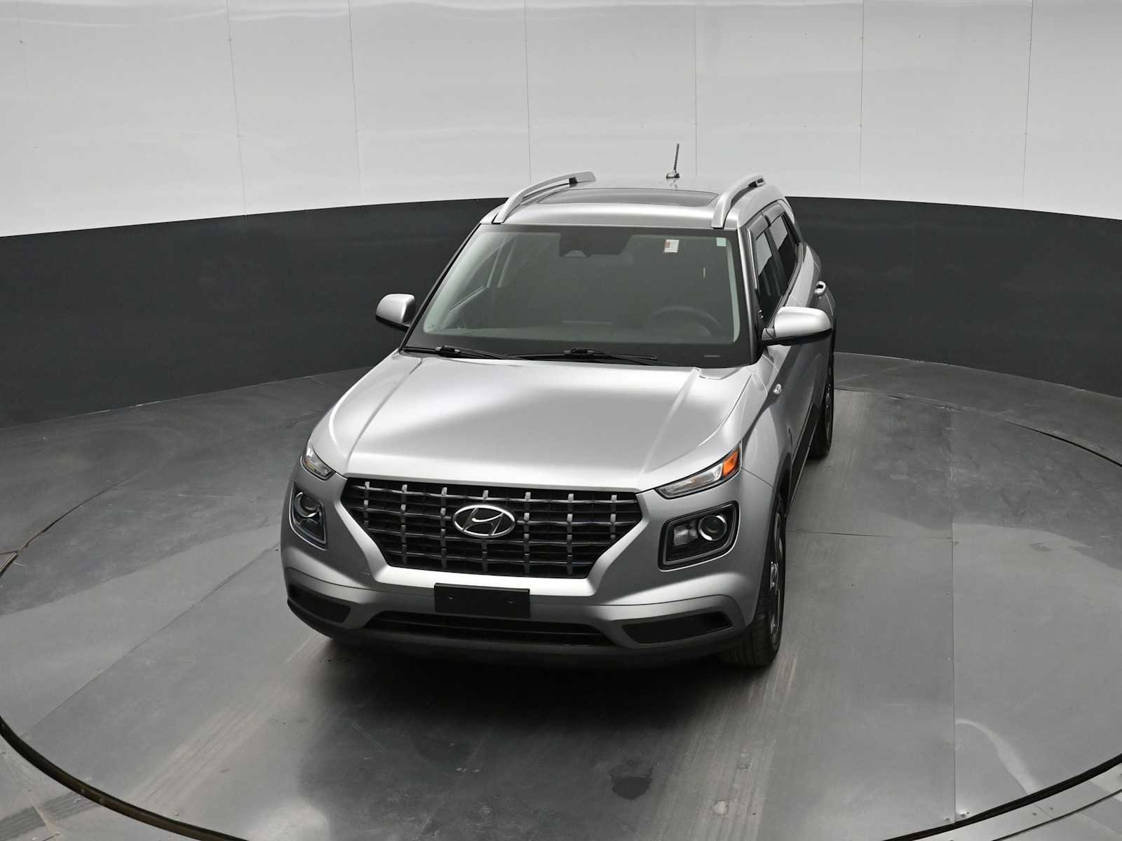 Used 2024 Hyundai Venue SEL FWD image 25