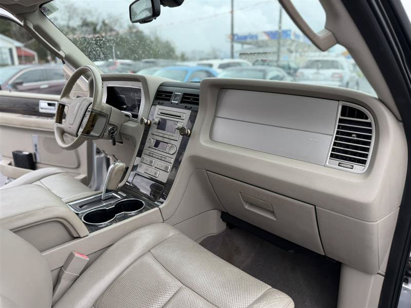 Used 2010 Lincoln Navigator 4WD image 35