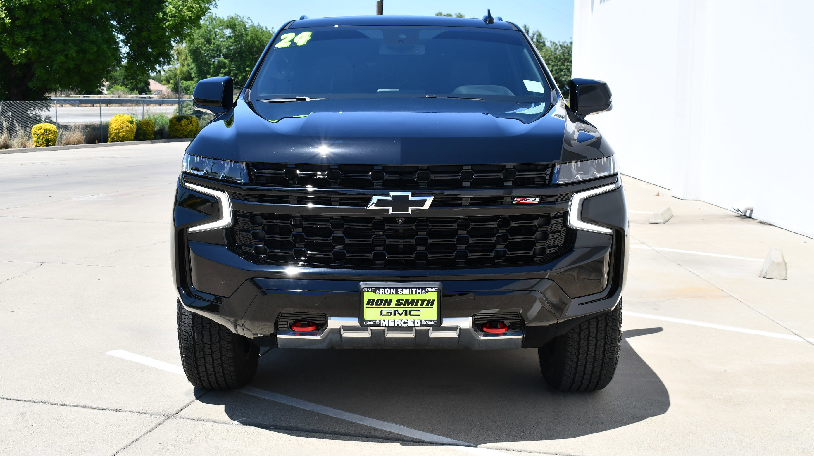 Used 2024 Chevrolet Tahoe Z71 w/ Z71 Off-Road Package AWD/4WD image 3