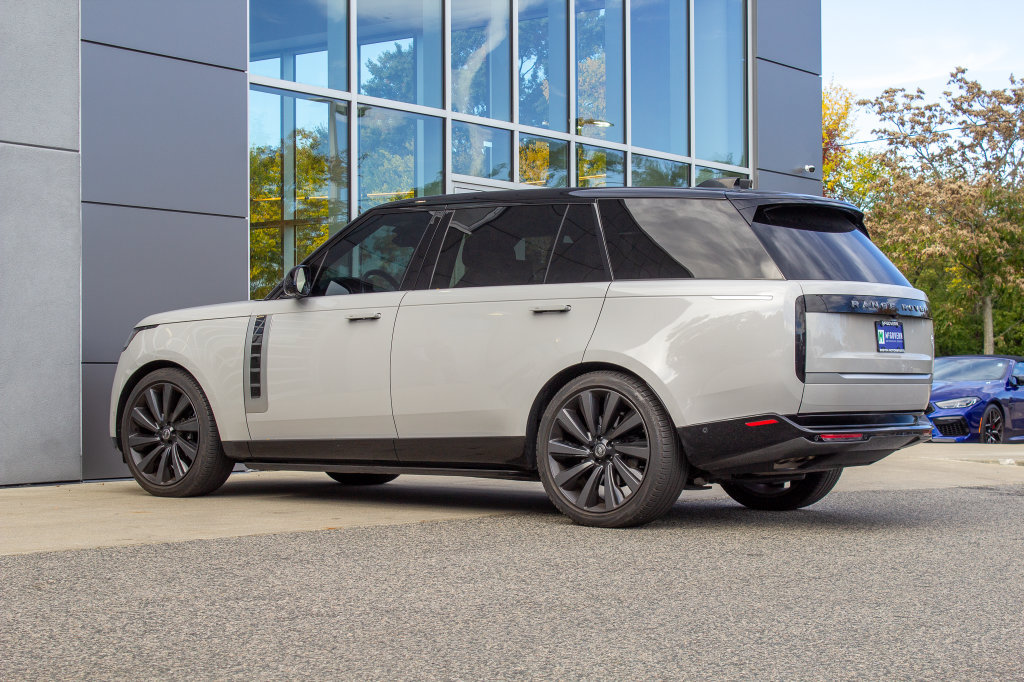Used 2023 Land Rover Range Rover SV AWD/4WD image 8