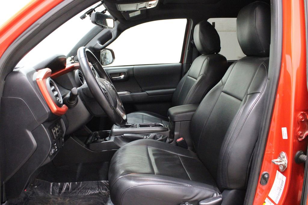 Used 2016 Toyota Tacoma TRD Sport image 11