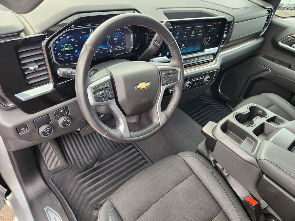 Used 2022 Chevrolet Silverado 1500 LT image 2