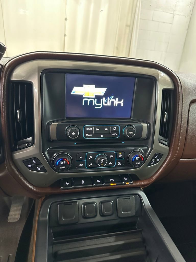 Used 2015 Chevrolet Silverado 2500 High Country w/ High Country Premium Package image 18