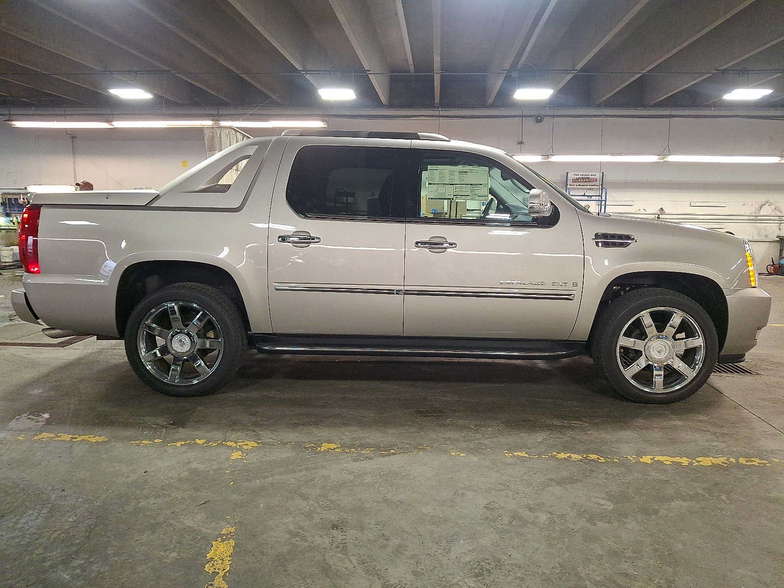 Used 2008 Cadillac Escalade EXT AWD/4WD image 7