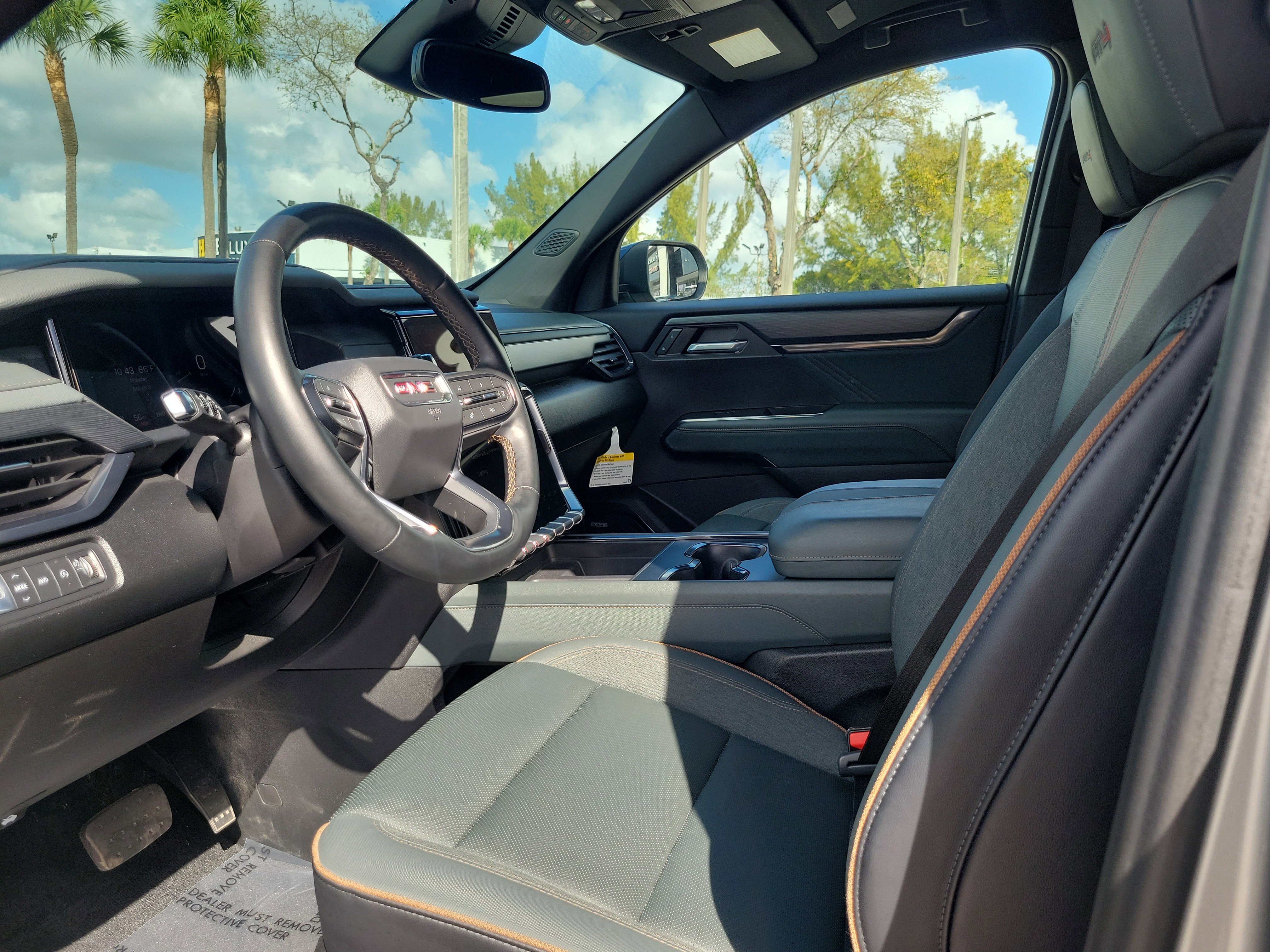 Used 2024 GMC Acadia AT4 w/ Luxury Package image 11