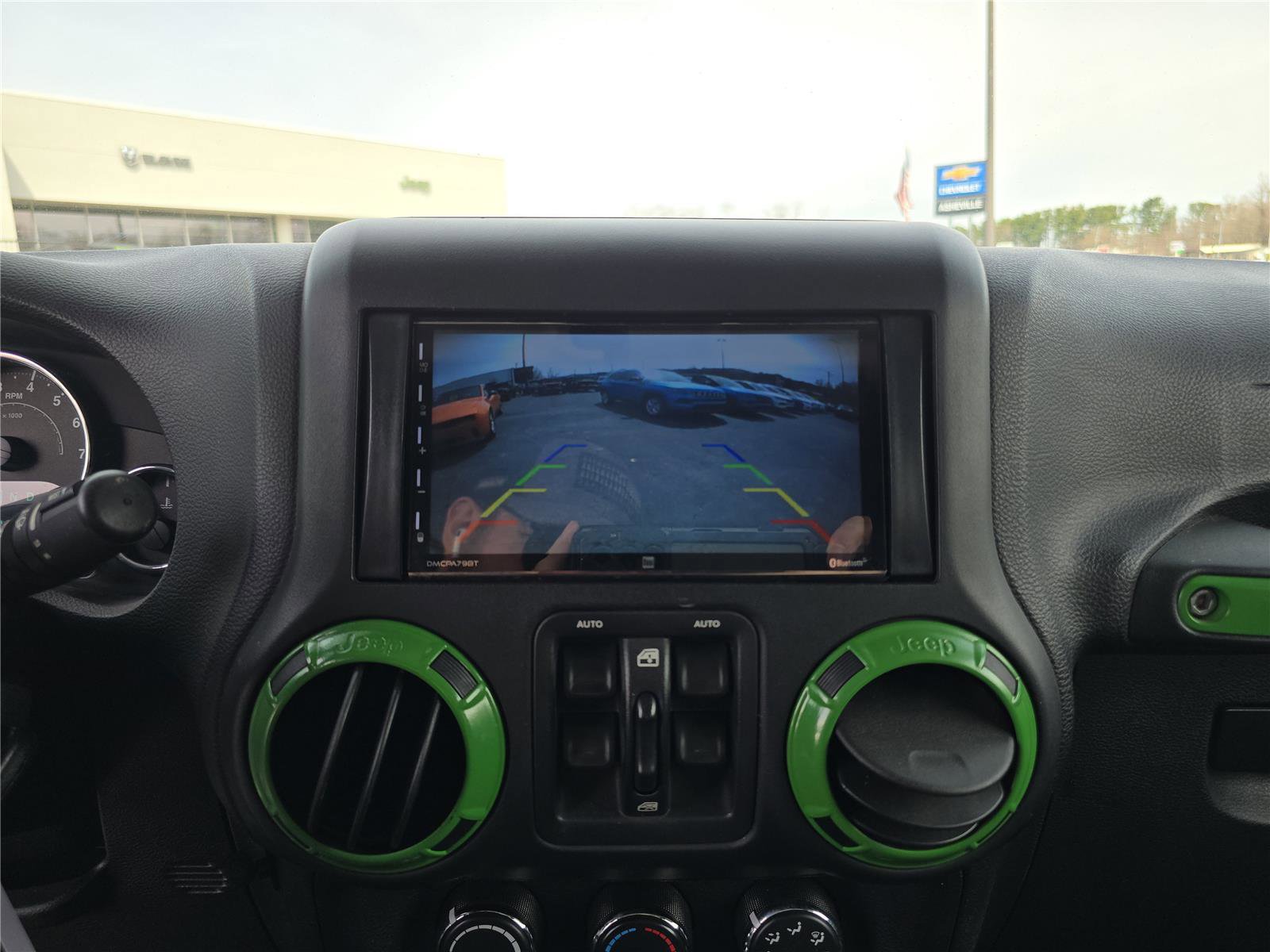 Used 2018 Jeep Wrangler Unlimited Sahara w/ Connectivity Group image 24