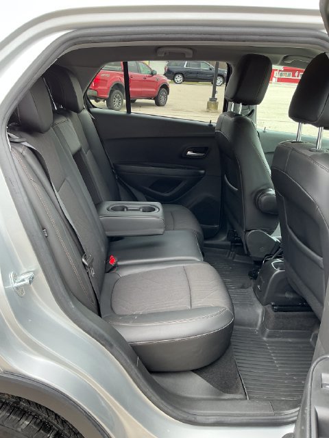 Used 2022 Chevrolet Trax LT w/ LT Convenience Package AWD/4WD image 13