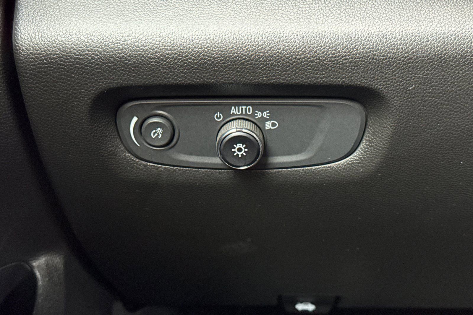 Certified 2022 Chevrolet Traverse LT w/ LPO, Floor Liner Package image 31