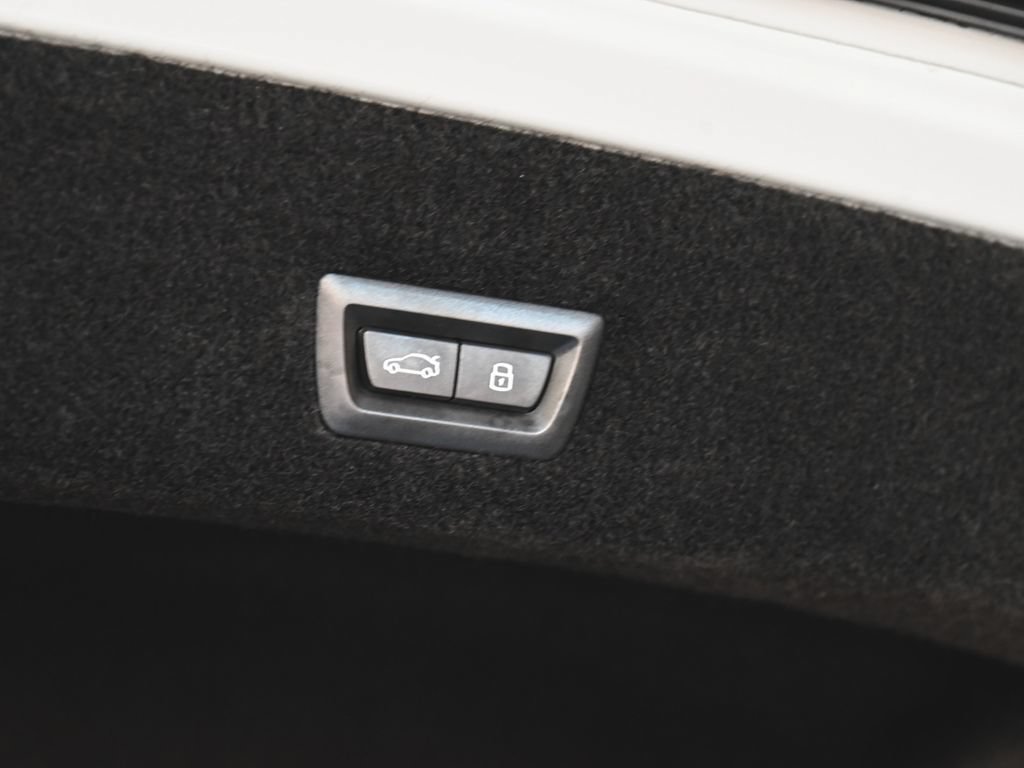 Used 2025 BMW 760i xDrive w/ Premium Package AWD/4WD image 42