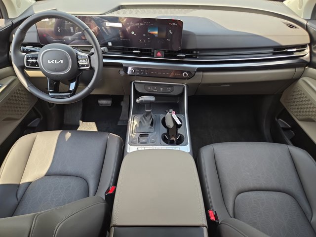 Used 2025 Kia Carnival FWD image 14