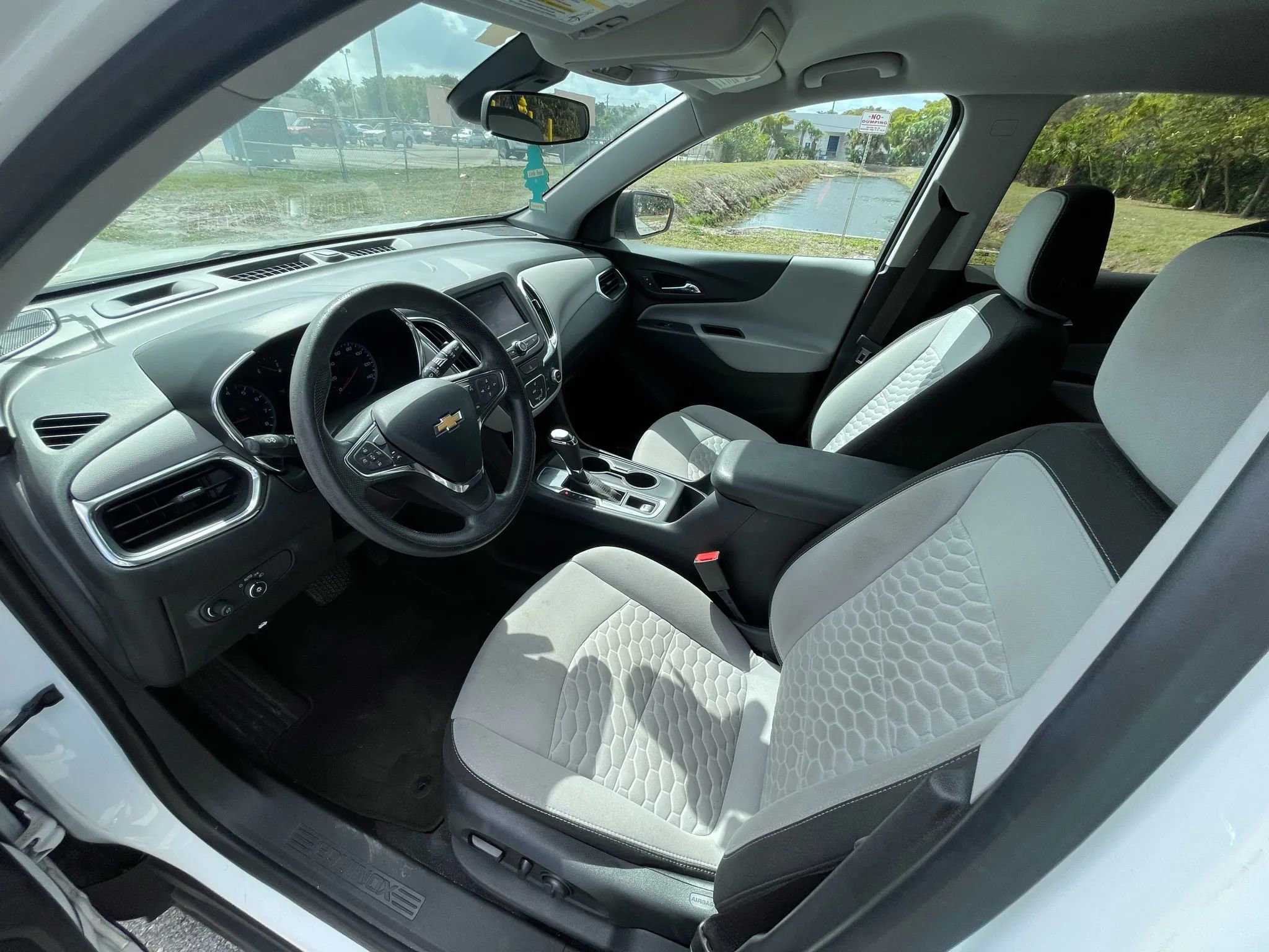 Used 2021 Chevrolet Equinox LS w/ LS Convenience Package FWD image 29