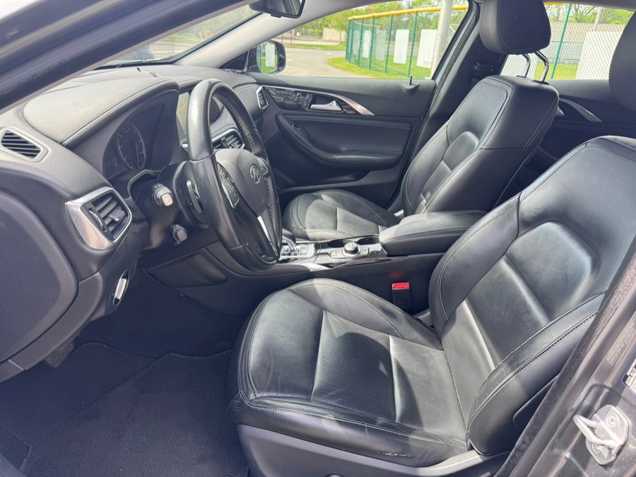 Used 2018 INFINITI QX30 Premium w/ Navigation Package image 12