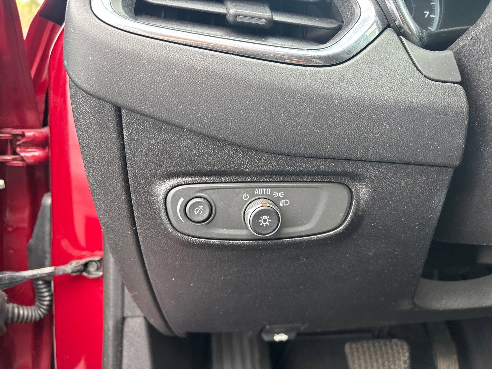 Used 2018 Chevrolet Equinox LT image 15