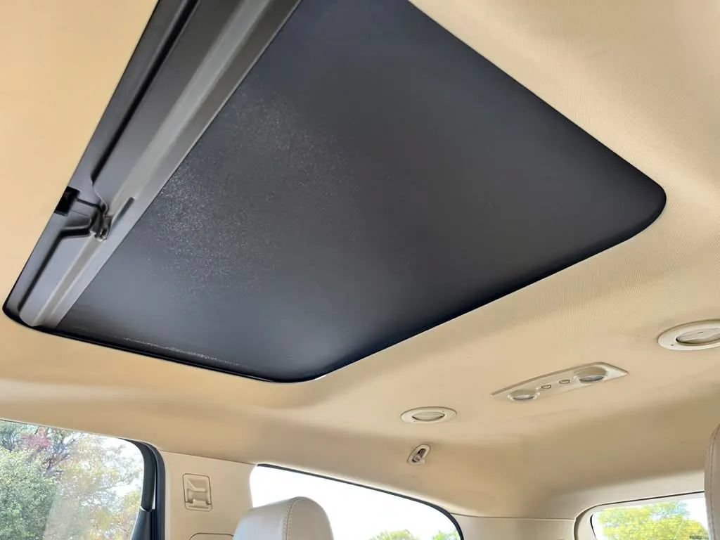 Used 2012 Chevrolet Traverse LTZ FWD image 37