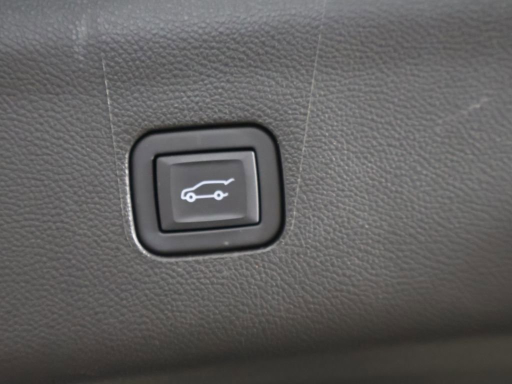 Used 2023 Buick Enclave Avenir w/ Avenir Technology Package FWD image 26