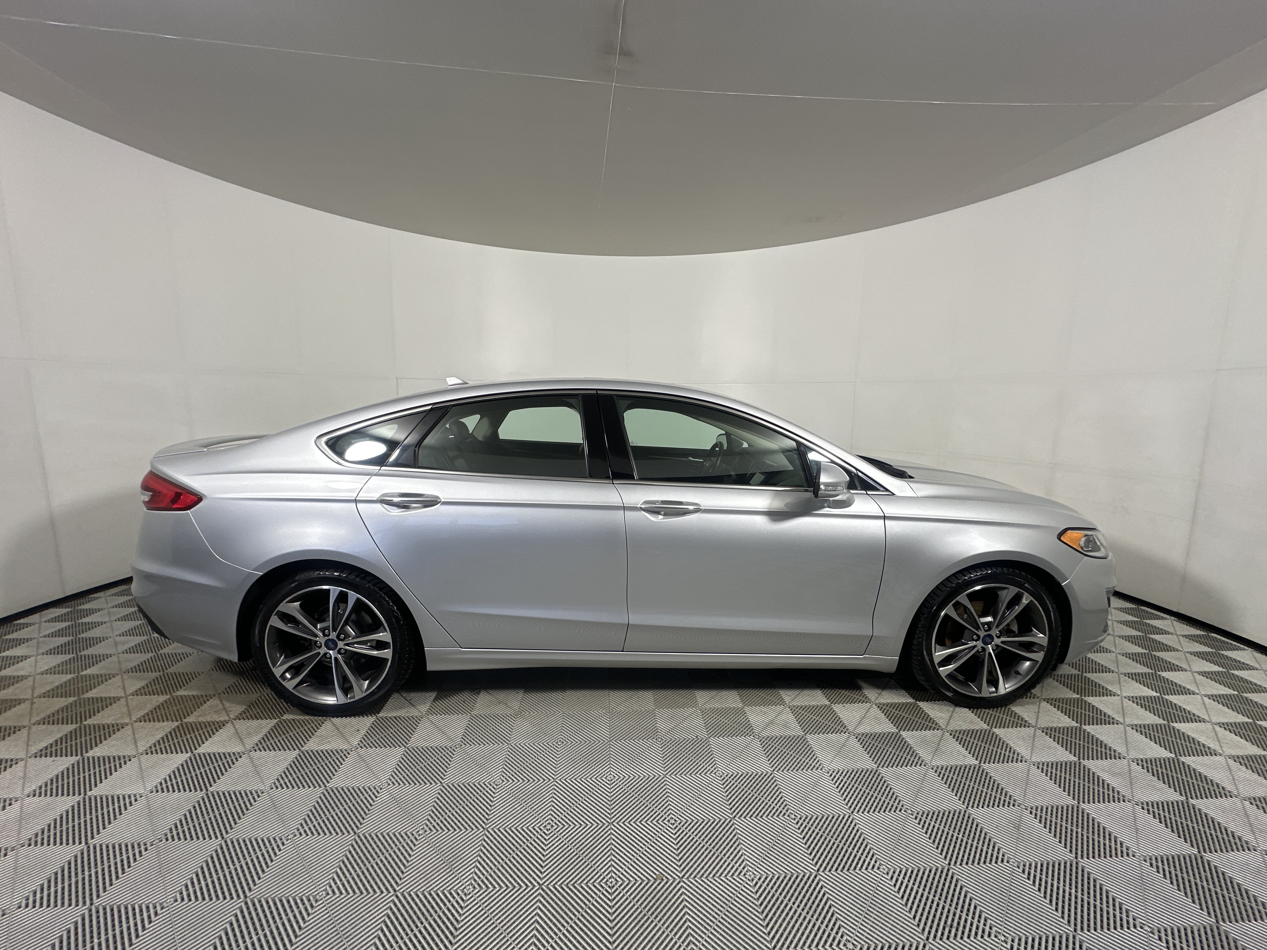 Used 2019 Ford Fusion Titanium AWD/4WD image 8