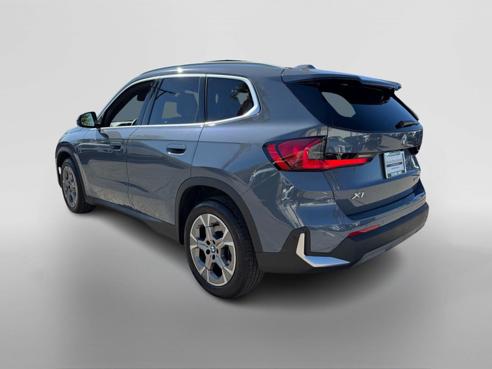 Used 2023 BMW X1 xDrive28i w/ Convenience Package AWD/4WD image 3