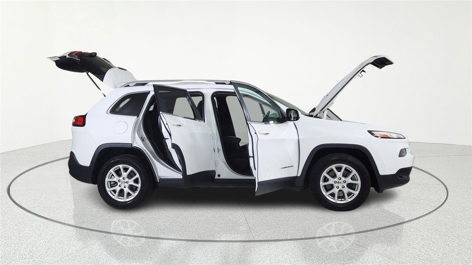 Used 2016 Jeep Cherokee Latitude w/ Comfort & Sound Group AWD/4WD image 8