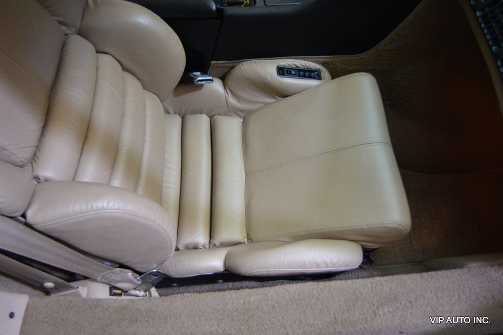 Used 1992 Chevrolet Corvette Coupe RWD image 16