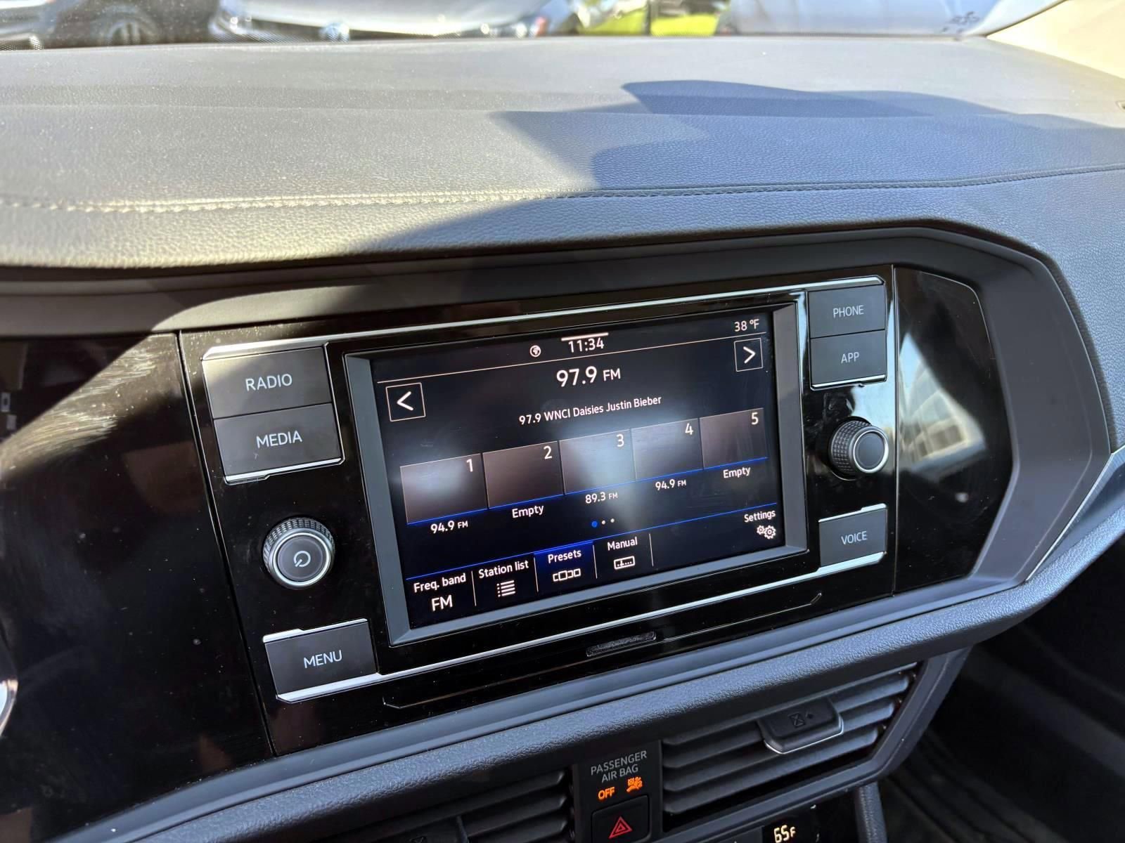 Used 2024 Volkswagen Jetta SE image 19