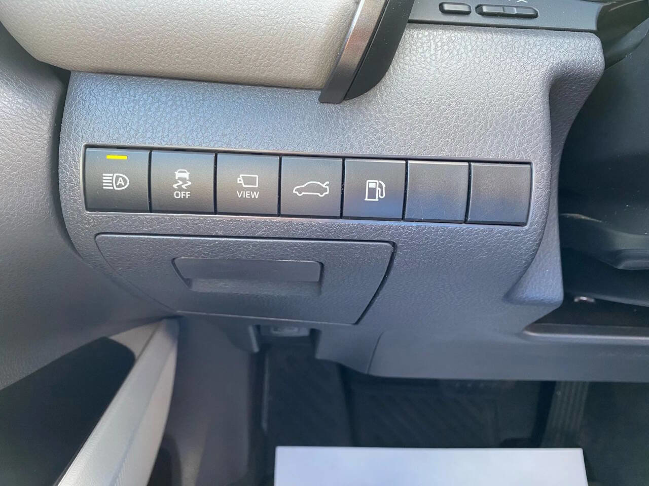 Used 2018 Toyota Camry XLE w/ Audio Package image 17