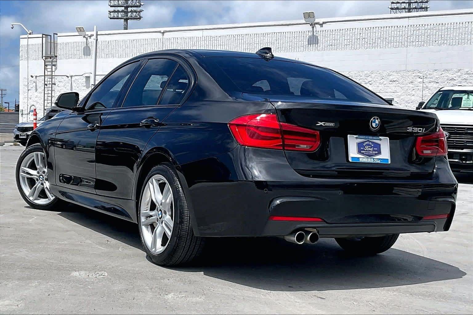 Used 2017 BMW 330i xDrive Sedan AWD/4WD image 4