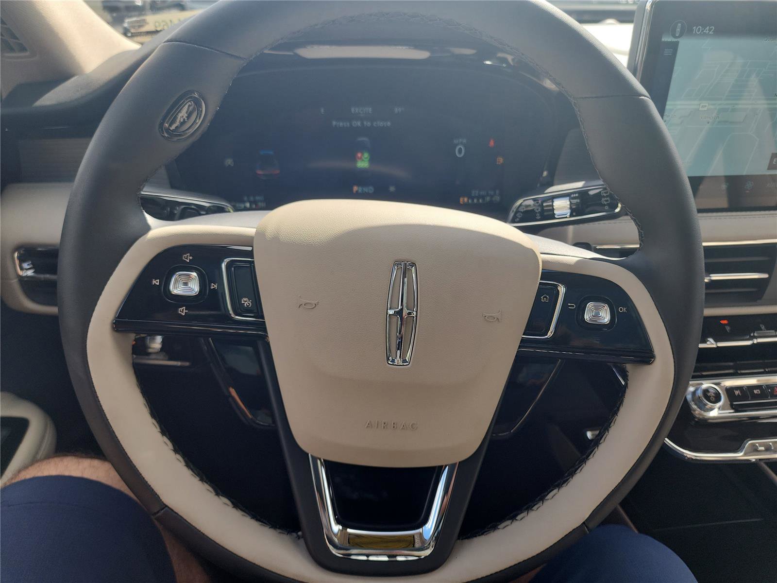 New 2026 Lincoln Corsair Premiere image 32