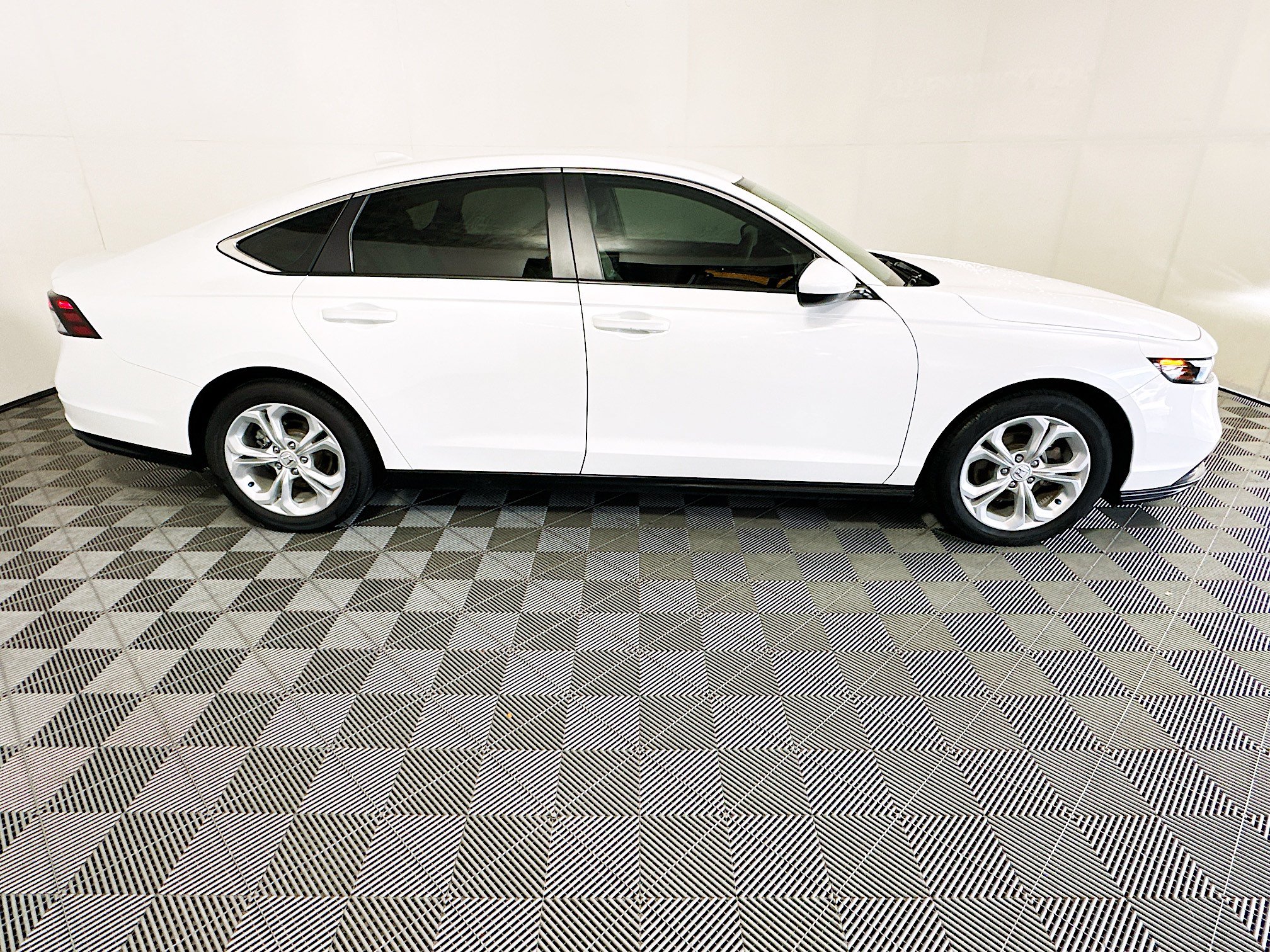 Used 2024 Honda Accord LX image 2