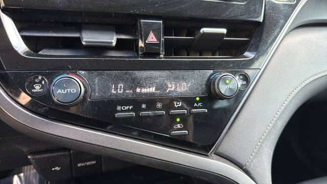 Used 2024 Toyota Camry SE FWD image 17