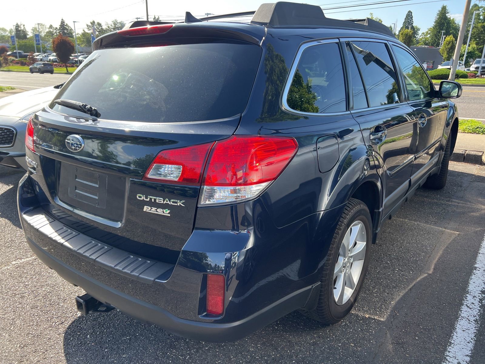 Used 2013 Subaru Outback 2.5i Limited AWD/4WD image 8