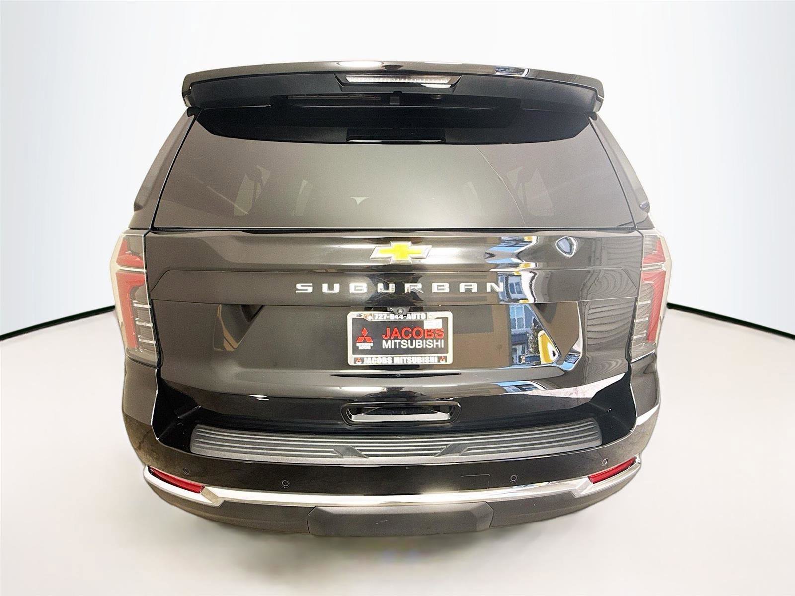 Used 2025 Chevrolet Suburban LS RWD image 24