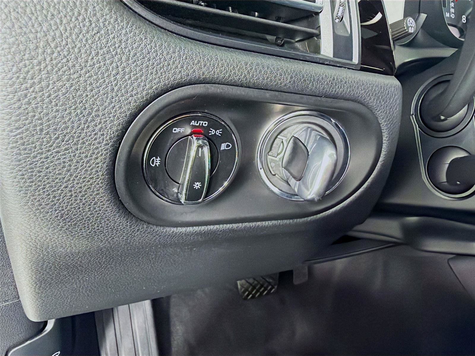 Certified 2022 Porsche Macan AWD/4WD image 10