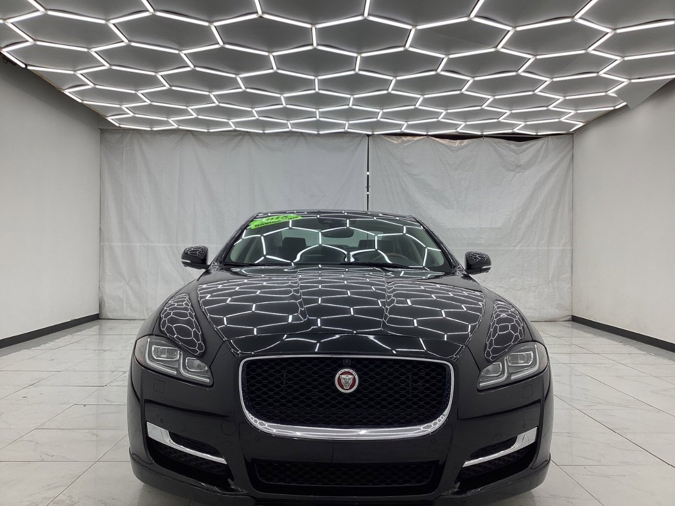 Used 2018 Jaguar XJ R-Sport image 3