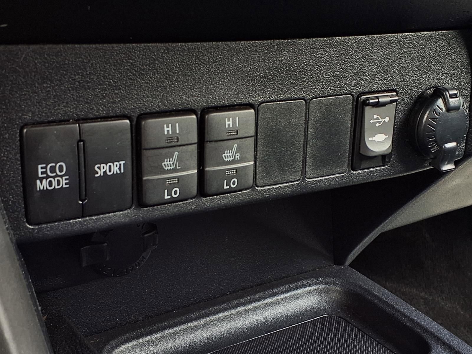 Used 2016 Toyota RAV4 SE image 10