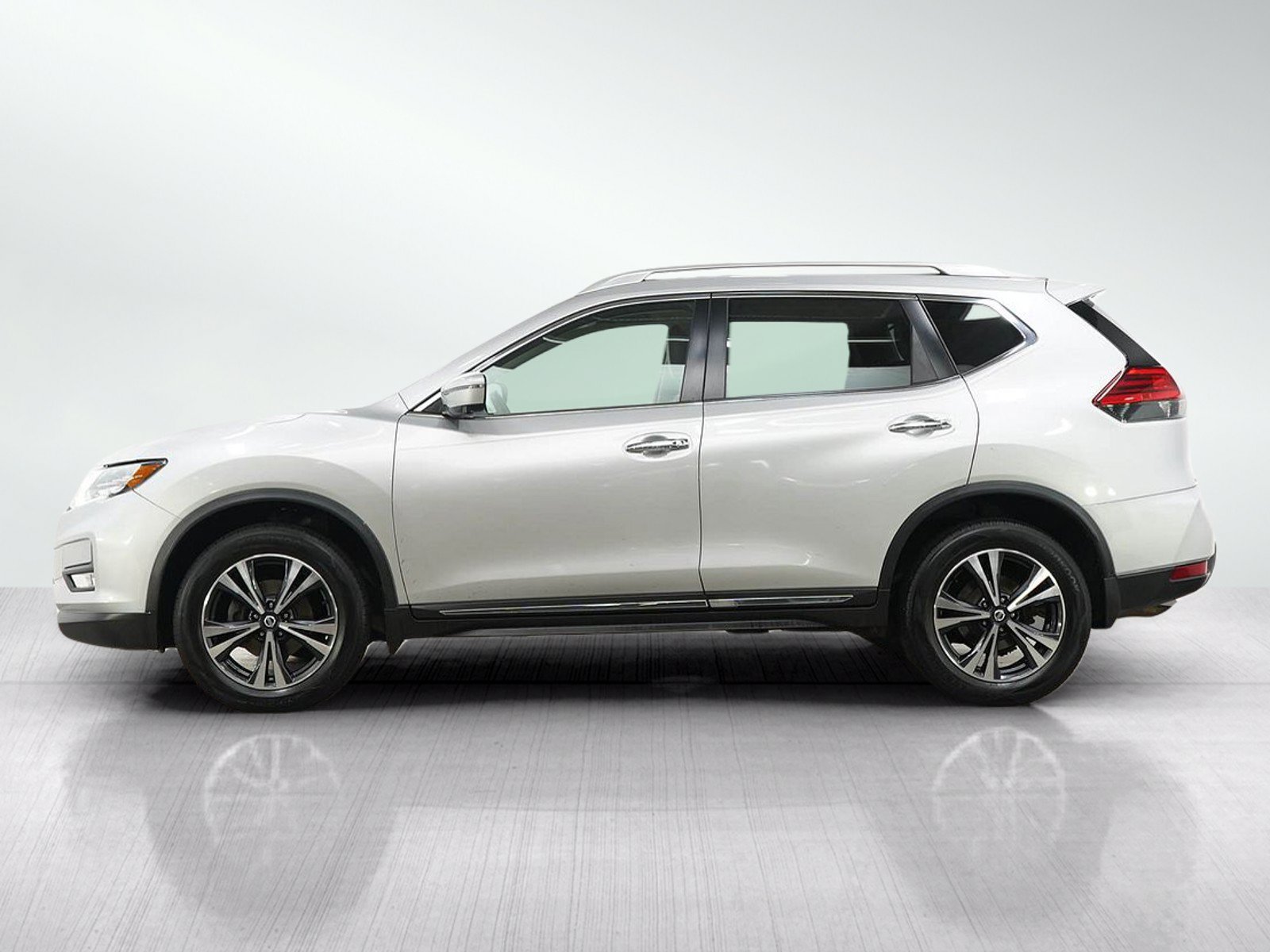 Used 2017 Nissan Rogue SL w/ SL Premium Package AWD/4WD image 2