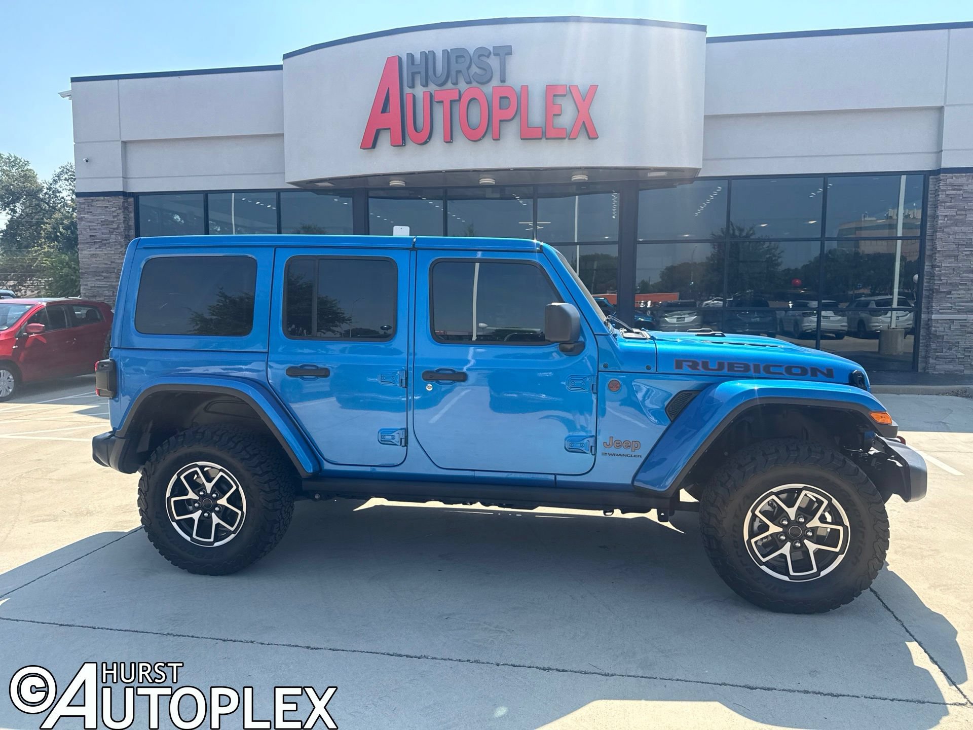 Used 2025 Jeep Wrangler Unlimited Rubicon w/ Convenience Group AWD/4WD image 1