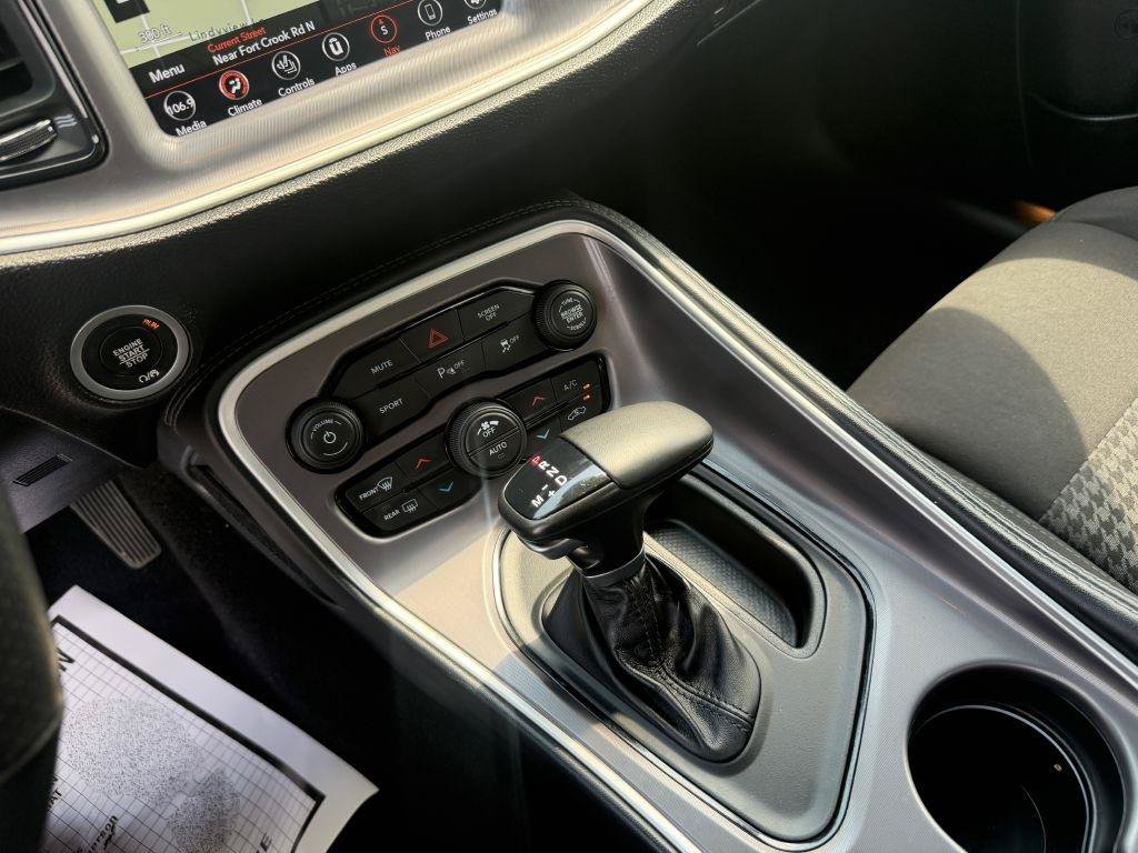 Used 2022 Dodge Challenger SXT w/ Driver Convenience Group AWD/4WD image 18