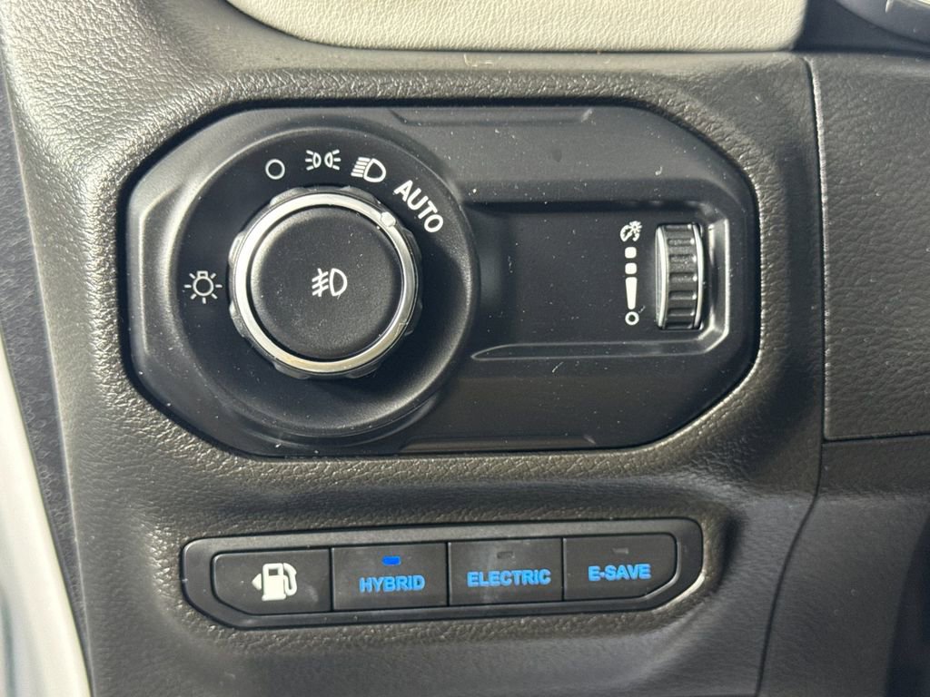 Used 2023 Jeep Wrangler Unlimited Sahara AWD/4WD image 17