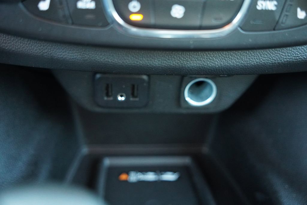 Used 2023 Chevrolet Traverse LT image 29