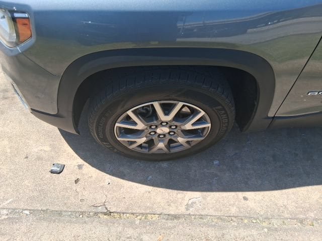 Used 2021 GMC Acadia SLT w/ LPO, Floor Liner Package FWD image 11