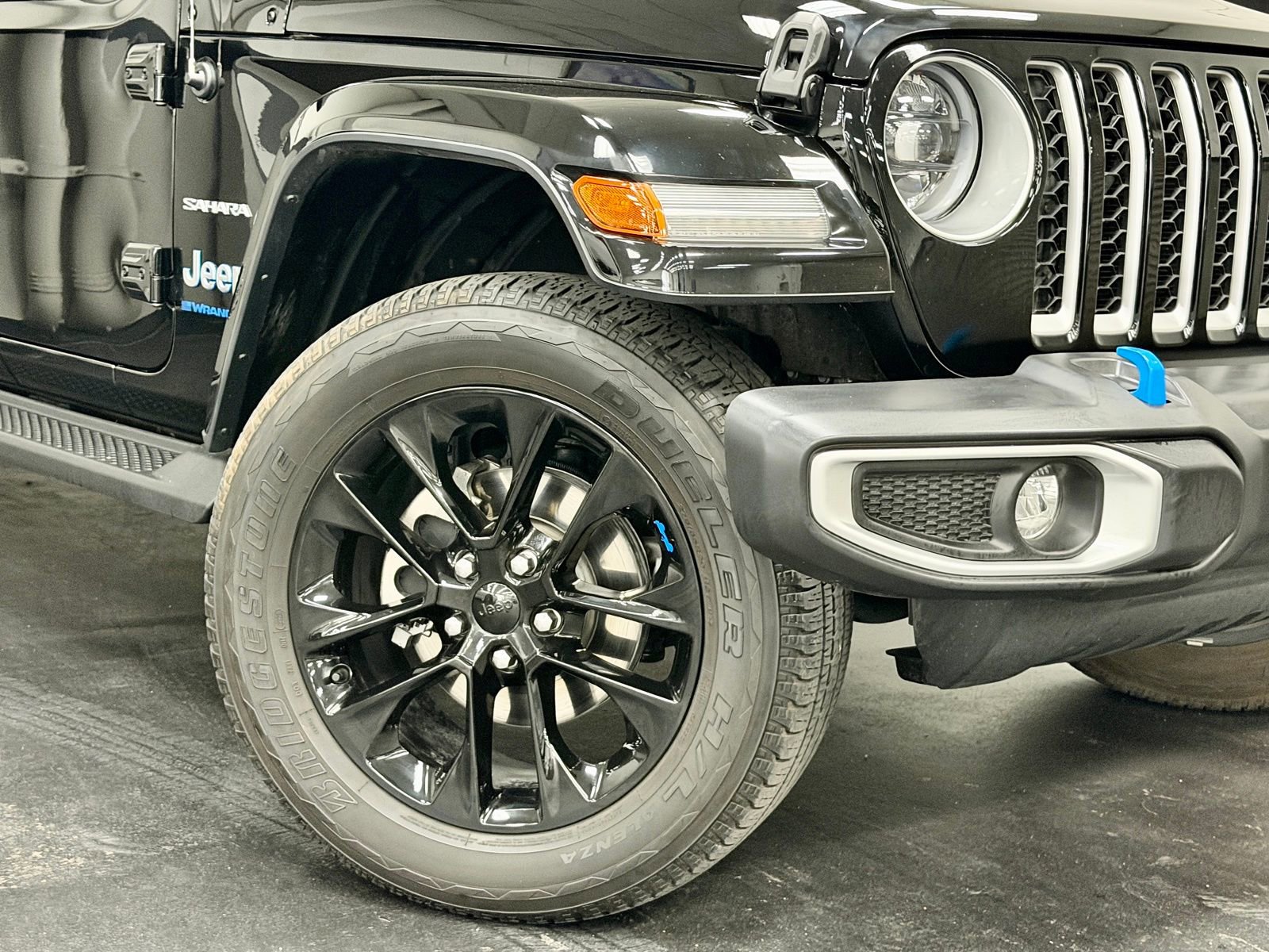 Used 2023 Jeep Wrangler Unlimited Sahara image 4