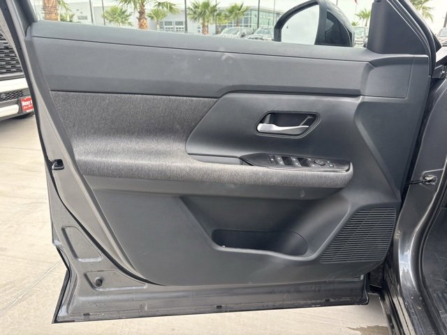 Used 2025 Nissan Kicks SV image 9