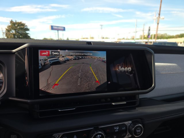 Used 2025 Jeep Wrangler Unlimited Sahara AWD/4WD image 22