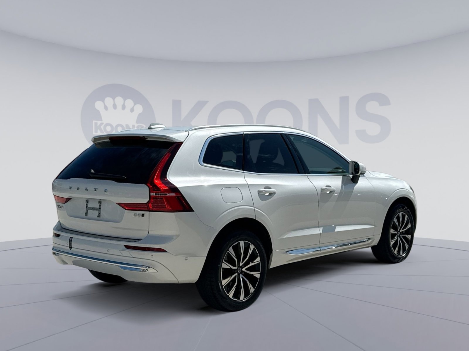 Certified 2023 Volvo XC60 B5 Plus AWD/4WD image 7