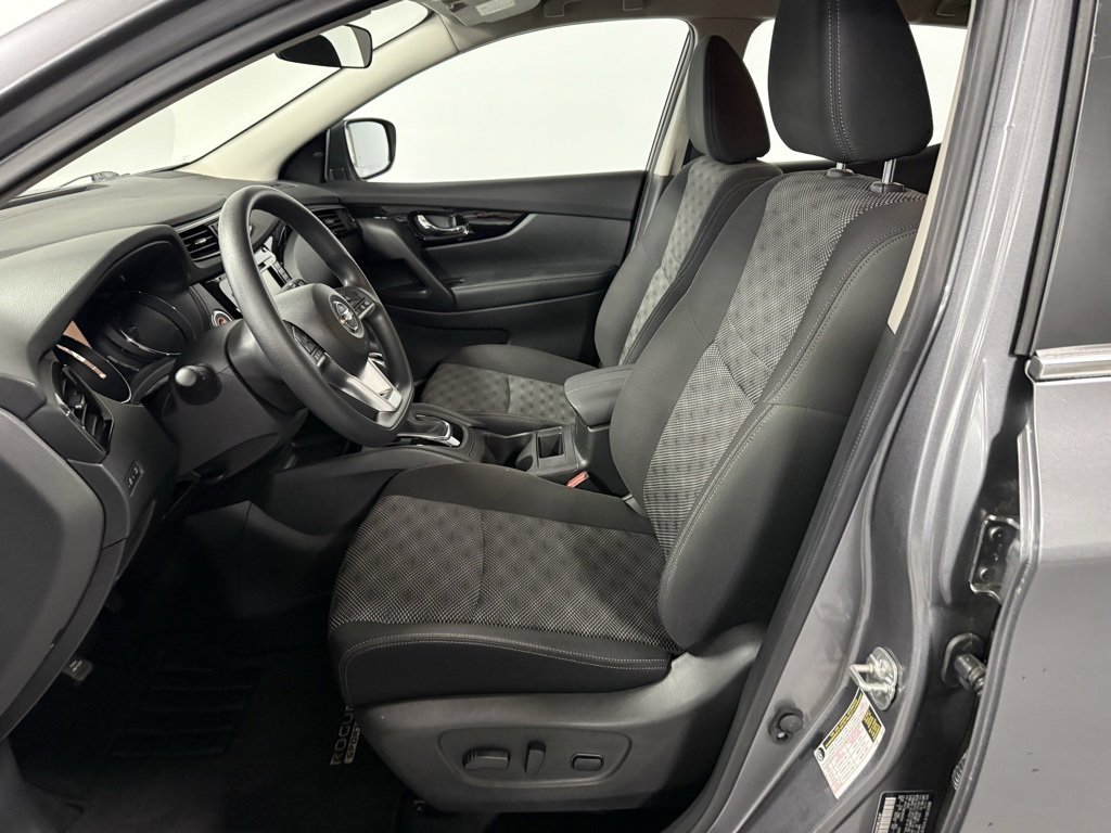 Used 2020 Nissan Rogue Sport SV image 9