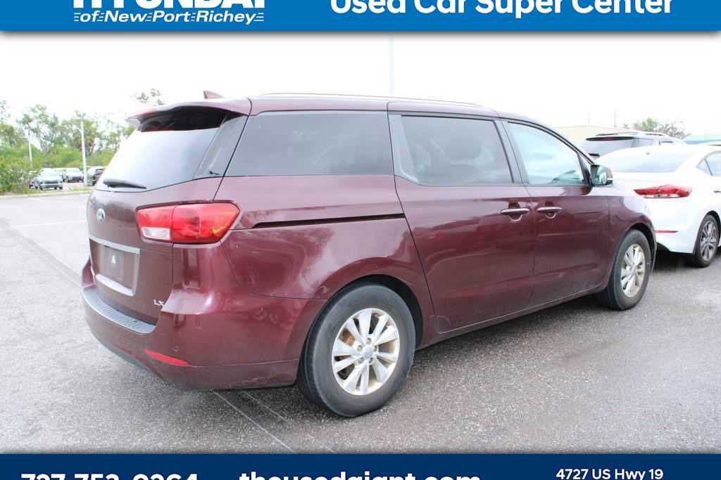 Used 2016 Kia Sedona LX w/ LX Convenience Package image 3