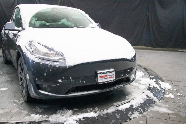 Used 2020 Tesla Model Y Long Range image 3